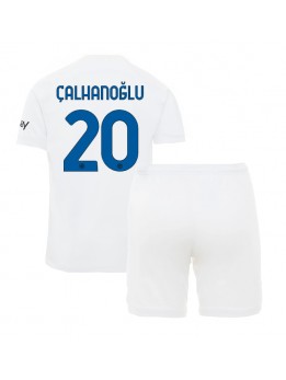 Billige Inter Milan Hakan Calhanoglu #20 Bortedraktsett Barn 2023-24 Kortermet (+ Korte bukser)